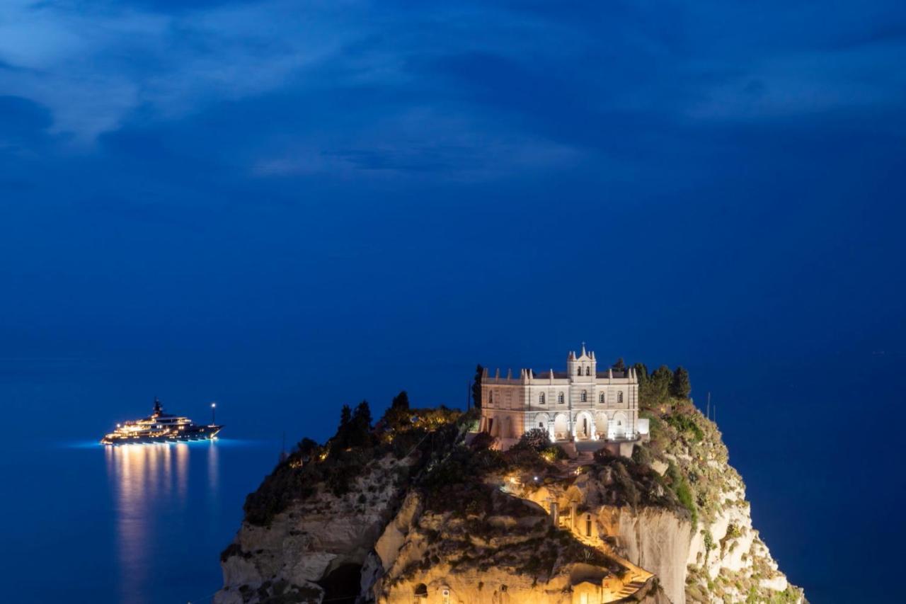 All'Angolo Della Torre Тропея Экстерьер фото